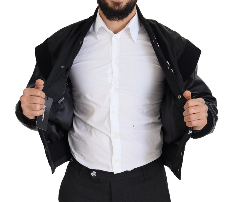 Elegante chaqueta de bombardero cubierta de cristal negro