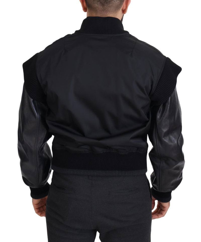 Elegante chaqueta de bombardero cubierta de cristal negro