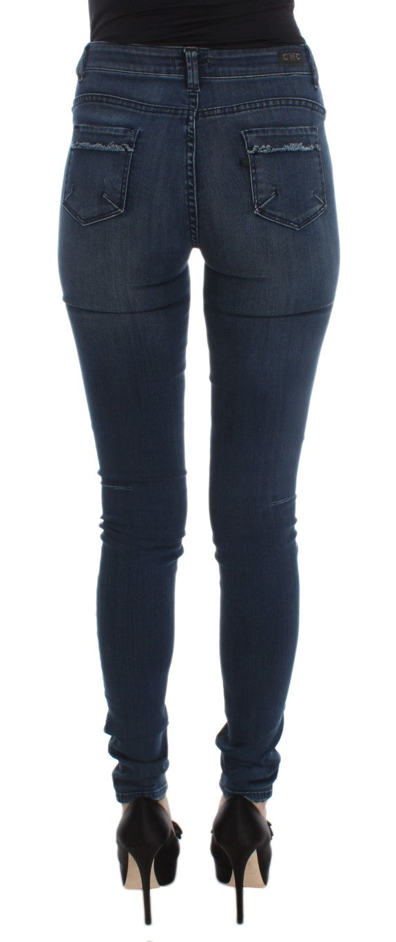 Schlanke, schlanke italienische Designerjeans