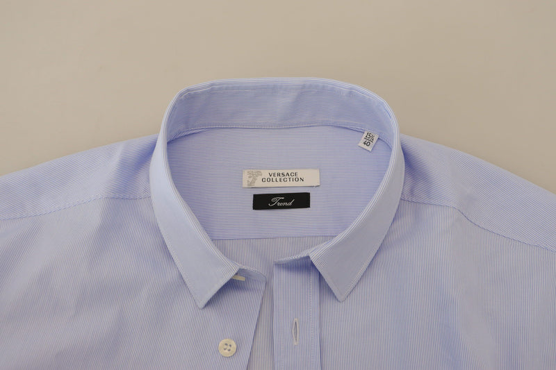 Elegante camisa de vestir azul claro