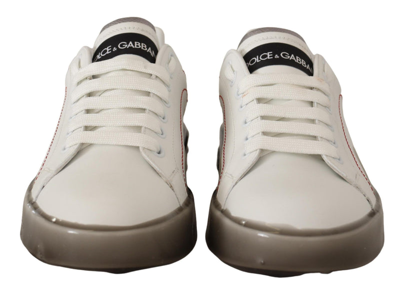 Elegantes zapatillas de cuero blanco