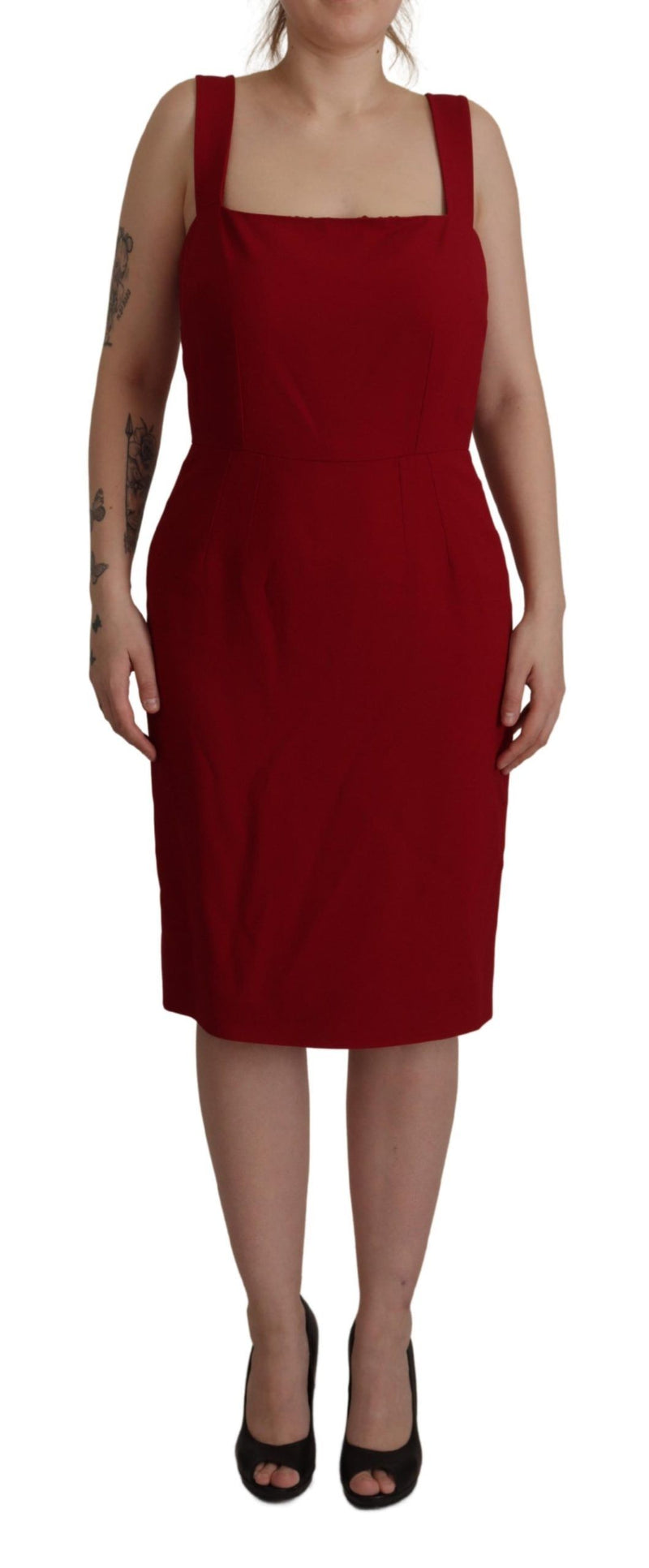 Elegante vestido midi de cuello cuadrado rojo