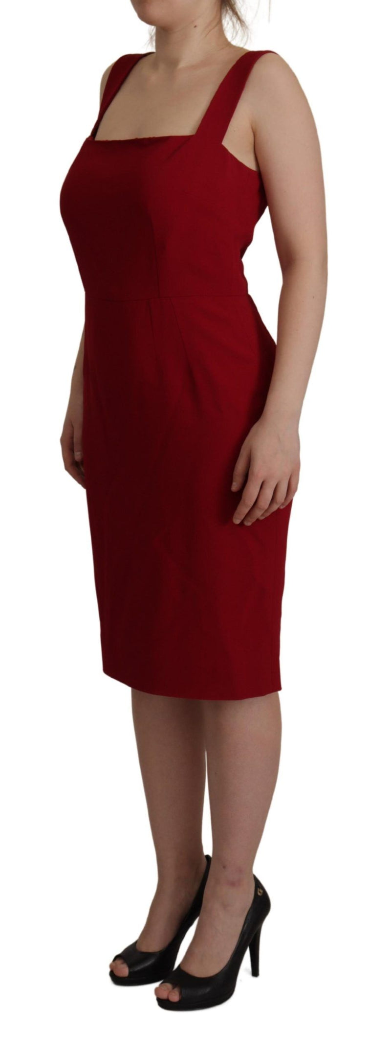 Elegante vestido midi de cuello cuadrado rojo