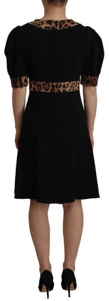 Robe A-Line Elegant Black en V-Neck