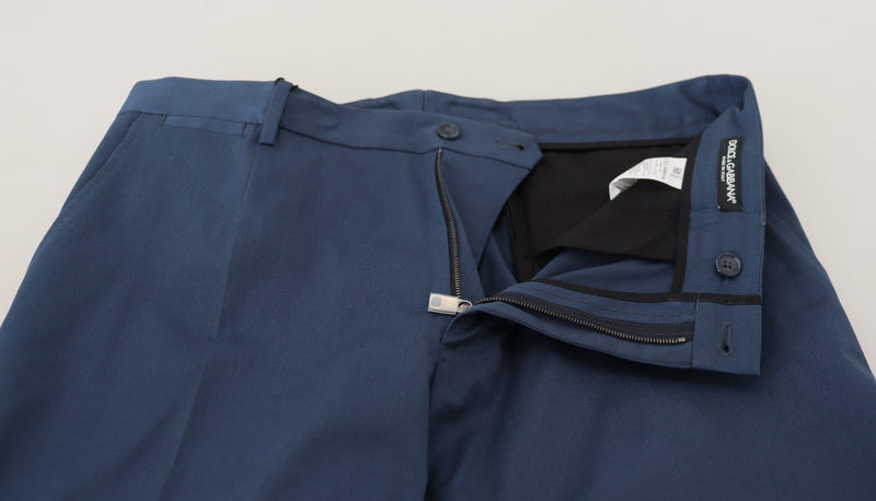 Elegantes chinos delgados de ajuste en azul