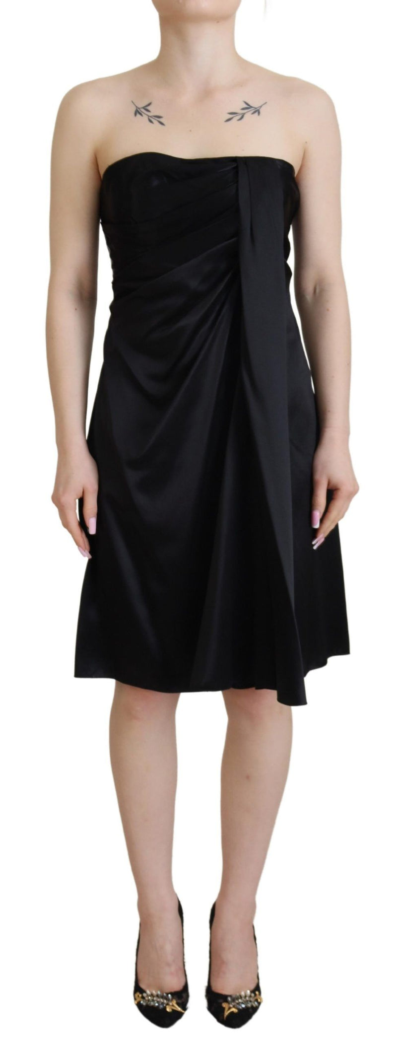 Robe sans manches élégante en soie noire noire