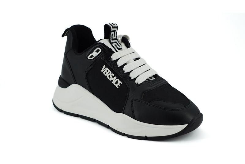 Eleganti sneaker in pelle monocromatica