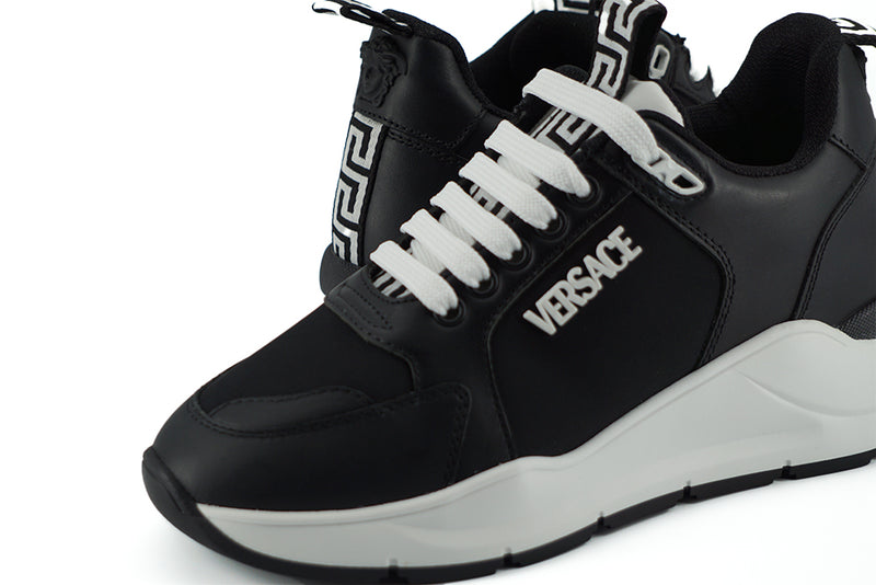 Eleganti sneaker in pelle monocromatica