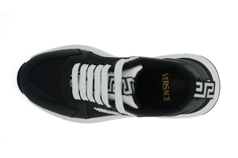 Eleganti sneaker in pelle monocromatica