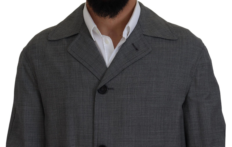 Elegante gabardina gris a cuadros