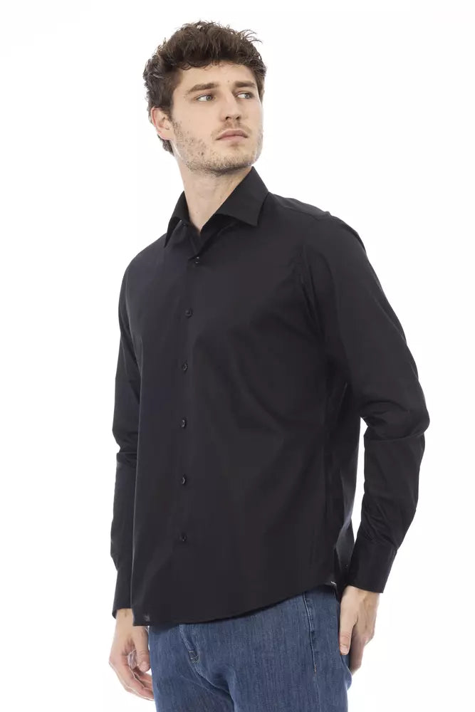 Elegante camisa de cuello italiano negro