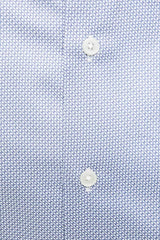 Elegante camicia di cotone con colletto medio sottile