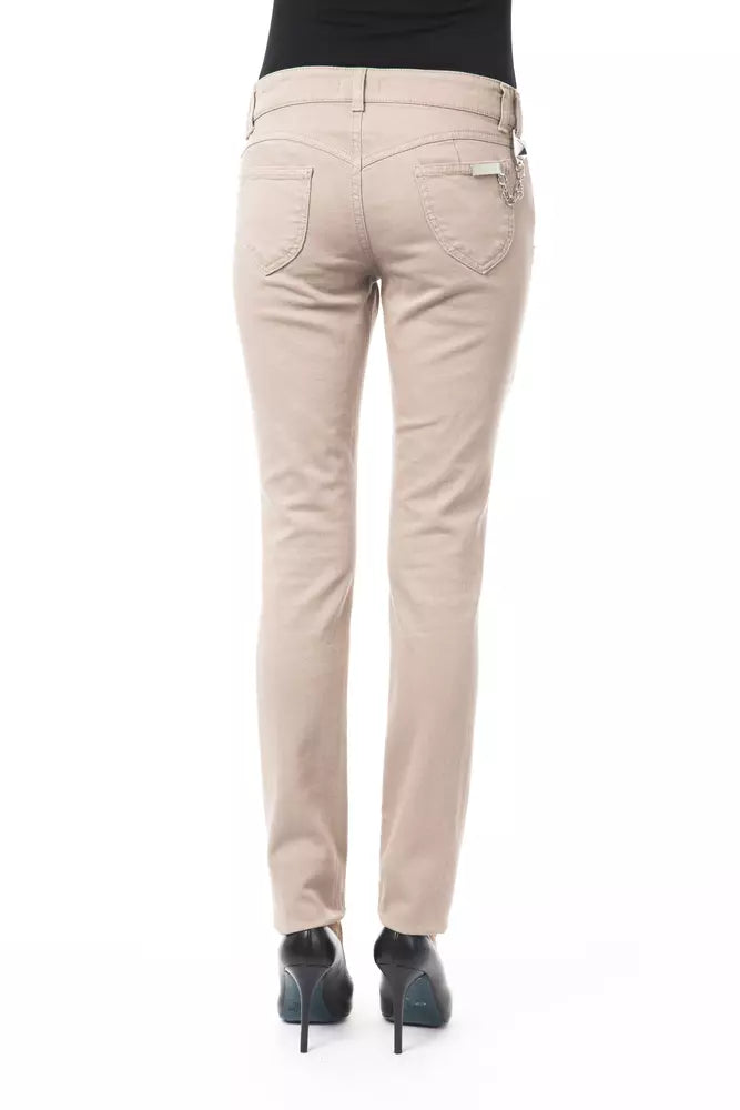 Élégant pantalon slim beige avec des détails de chaîne uniques