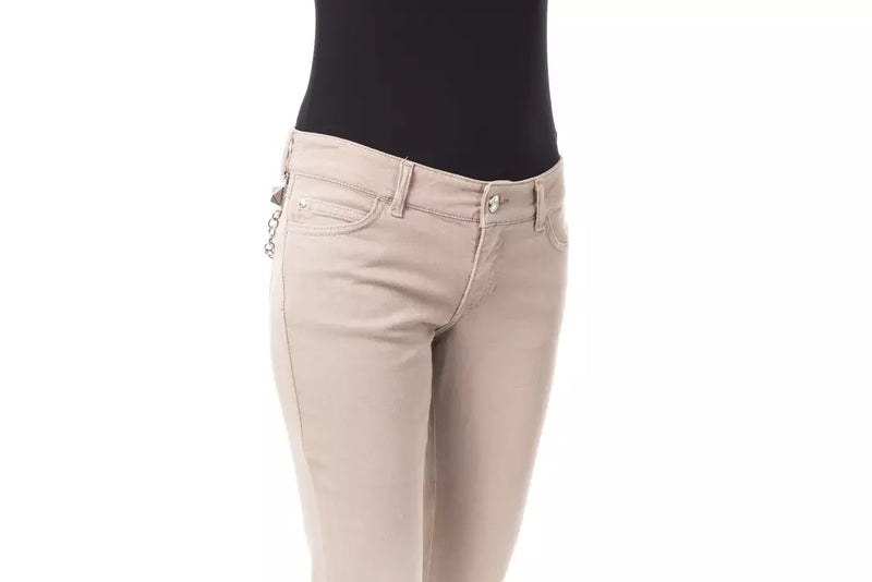 Eleganti pantaloni beige slim fit con dettagli a catena unici