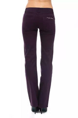 Eleganti pantaloni viola sottili con dettagli chic