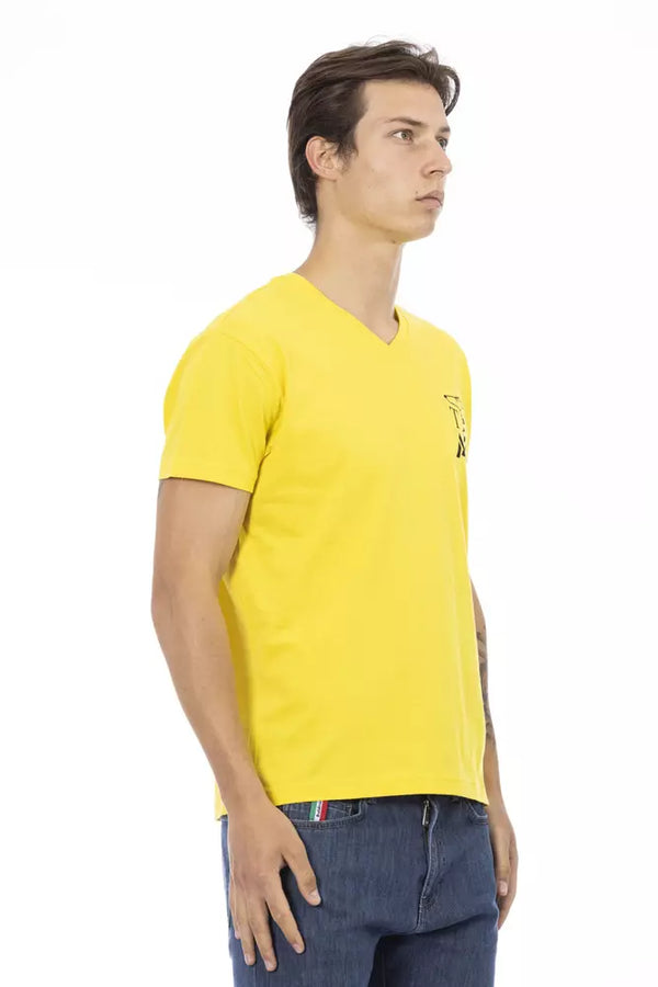 Vibrante TEE de cuello en V amarillo con estampado de pecho