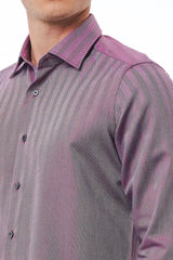 Elegante camisa de cuello borgoña italiana