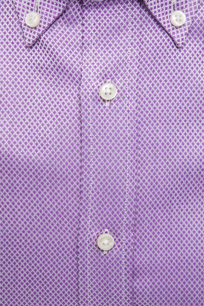 Elegante camisa de algodón rosa con botones