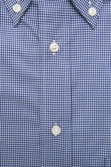 Chemise boutonnée en coton bleu élégant