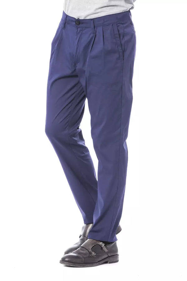 Elegantes pantalones chino de ajuste delgado en azul