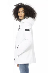 Elegante chaqueta blanca con capucha ajustable