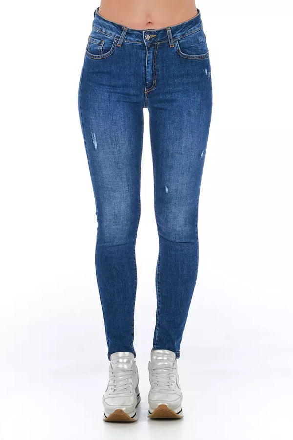 Jeans de mezclilla usados ​​elegantes