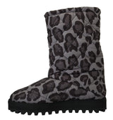 Elegantes botas de ternero de leopardo gris gris