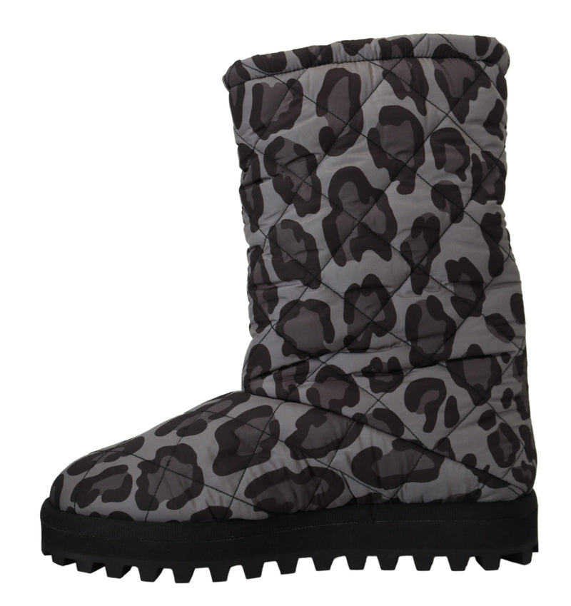 Elegantes botas de ternero de leopardo gris gris