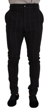 Elegantes pantalones chino de rayas negras