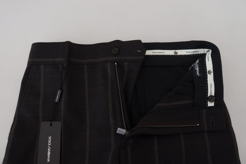 Elegantes pantalones chino de rayas negras