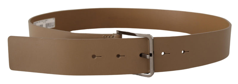 Ceinture de déclaration en cuir beige avec boucle argentée