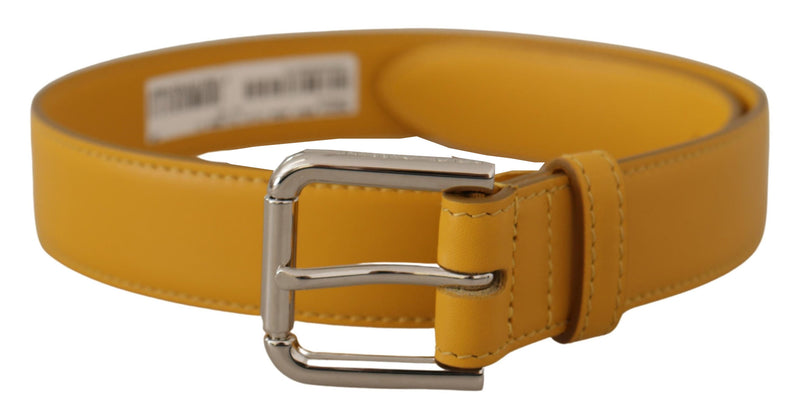 Ceinture en cuir élégante au soleil jaune