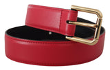 Ceinture en cuir rouge élégante avec boucle dorée