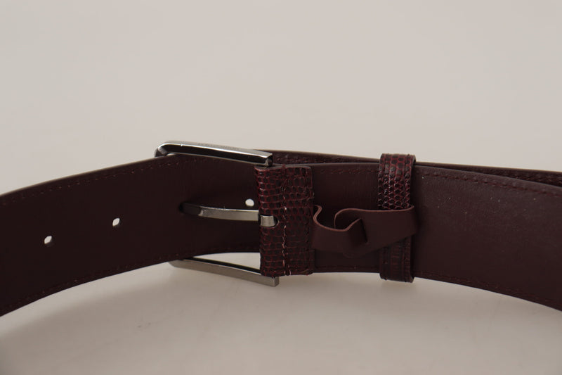 Ceinture en cuir marron élégante avec boucle gravée