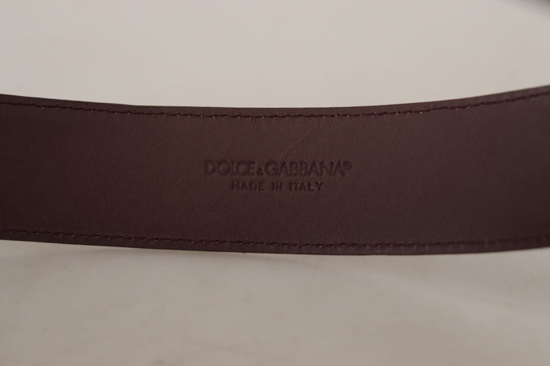 Ceinture en cuir marron élégante avec boucle gravée