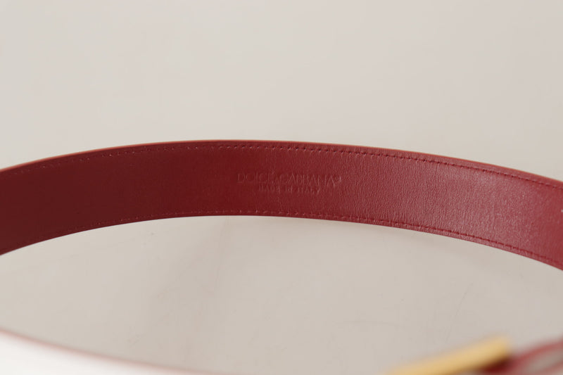 Ceinture en cuir blanc élégant avec boucle gravée