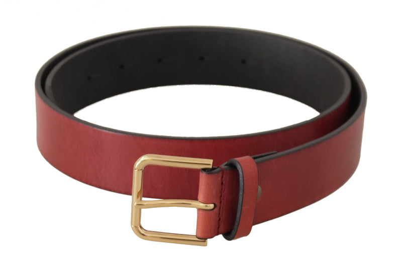 Ceinture en cuir rouge élégante avec boucle gravée