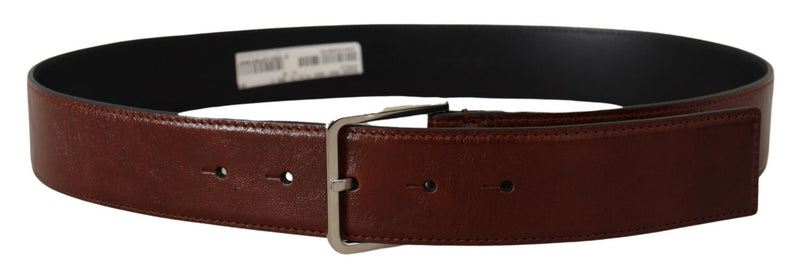 Ceinture en cuir élégante avec boucle gravée