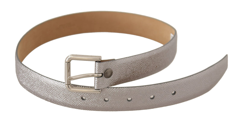 Ceinture en cuir argenté élégante avec boucle gravée