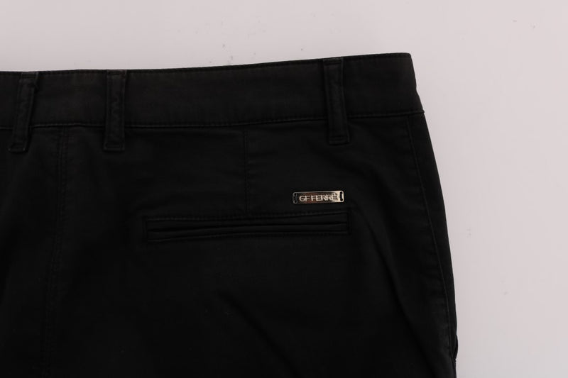 Elegante schlanke passende schwarze Baumwollhose