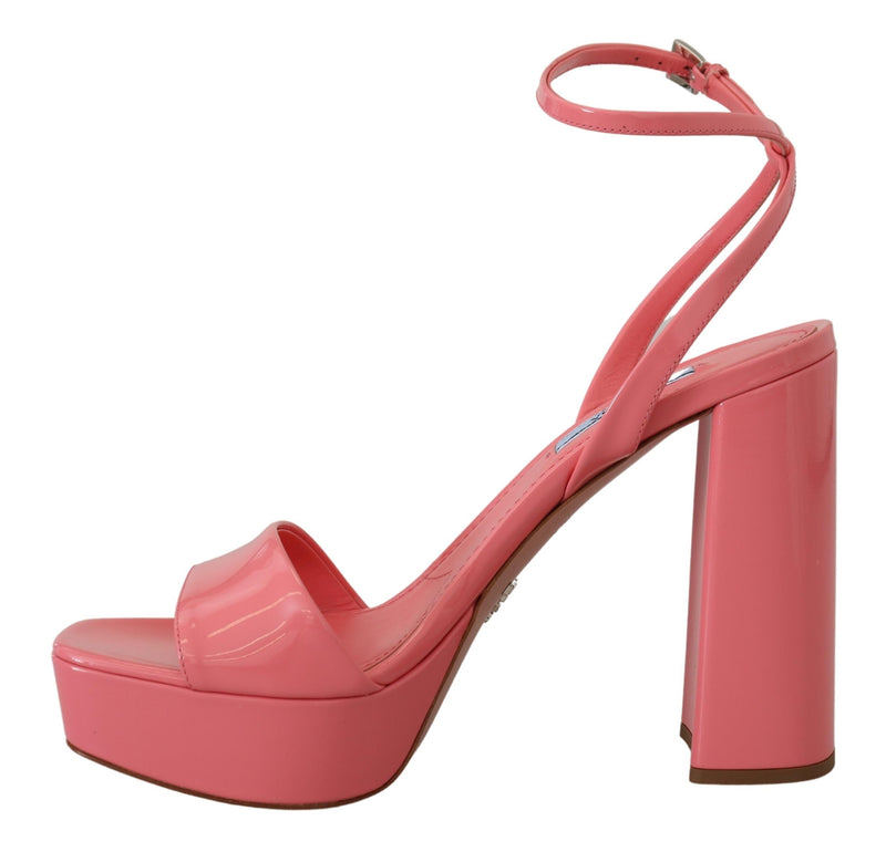 Sandales de plate-forme en cuir breveté rose chic