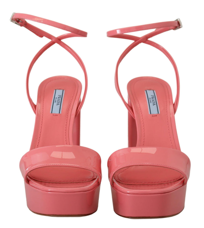 Sandales de plate-forme en cuir breveté rose chic