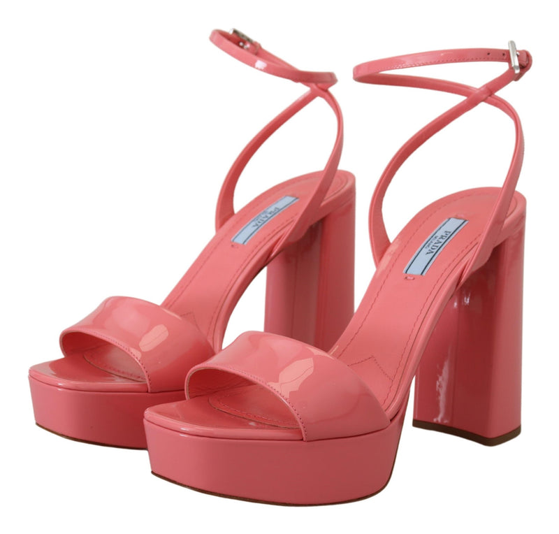 Sandales de plate-forme en cuir breveté rose chic