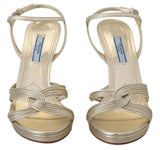 Elegante goldene Stiletto -Ferse Sandalen