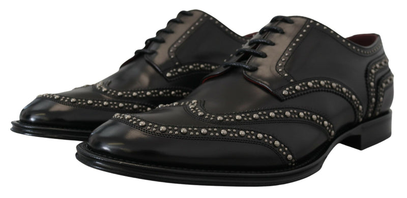 Zapatos de derby negros con tachuelas elegantes