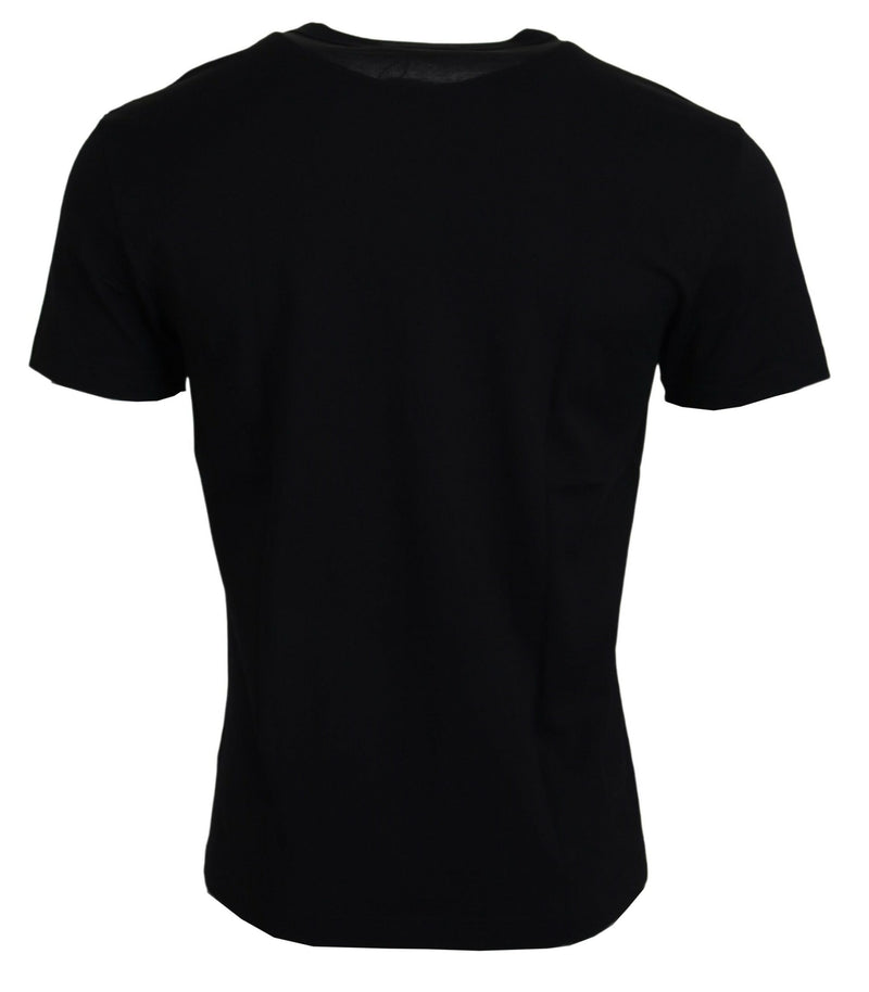 Camiseta de algodón negro elegante para el hombre moderno