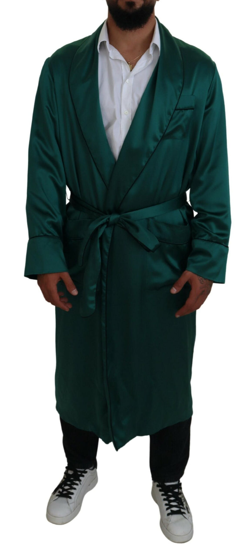 Elegante veste di seta in verde lussureggiante