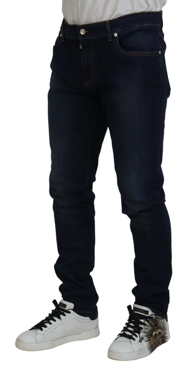 Jeans delgados elegantes en azul oscuro