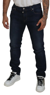 Jeans delgados elegantes en azul oscuro