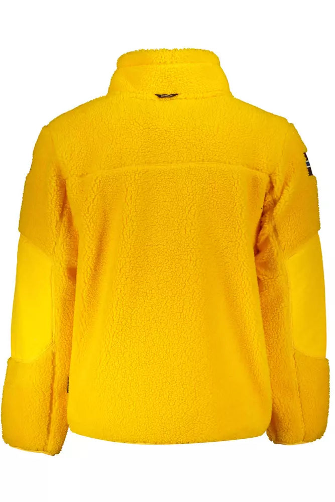 Suéter amarillo bordado de cuello alto y elegante